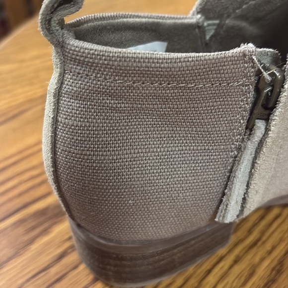 Toms Deia ankle bootie soft suede wool taupe beige block low heel zipper 6 - Picture 11 of 16